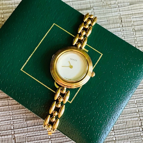 Authentic GUCCI gold tone watch w/ bezels π₯π₯ - Picture 4 of 12